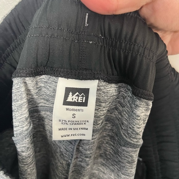 New REI women’s tech pants Heather grey size small - Picture 4 of 5